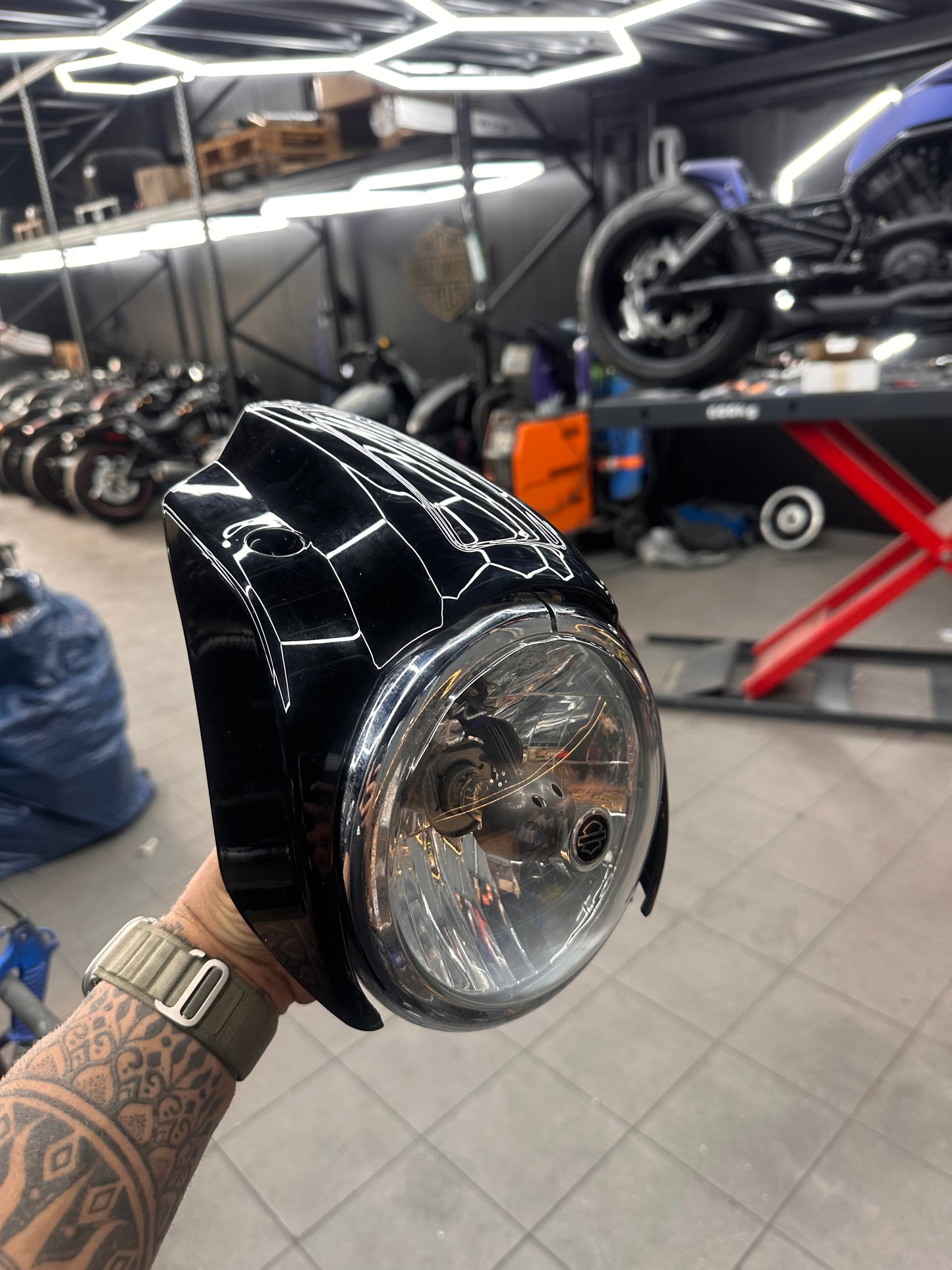 Breakout headlight fairing inc headlight and bracket for VROD 12-17 + muscle